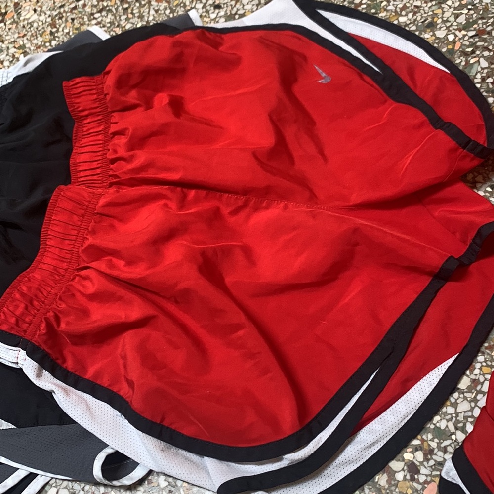 Nike running shorts small set of 4 - Picture 3 of 7